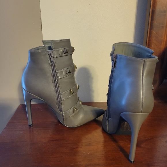 Boots - Picture 2 of 4